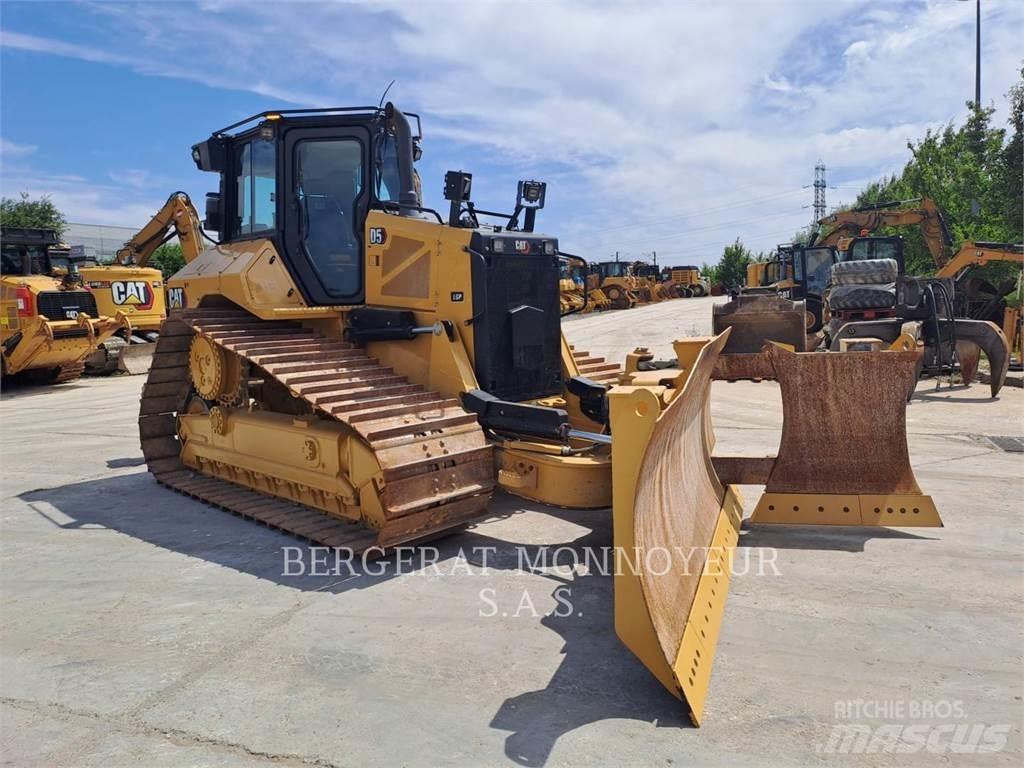 CAT D5 Pásové dozéry