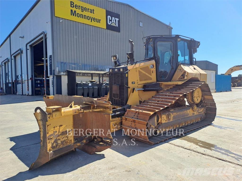 CAT D5 Pásové dozéry