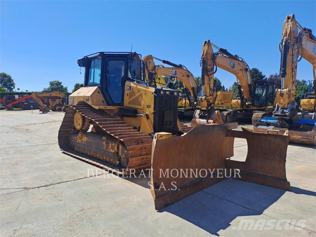 CAT D5 Pásové dozéry