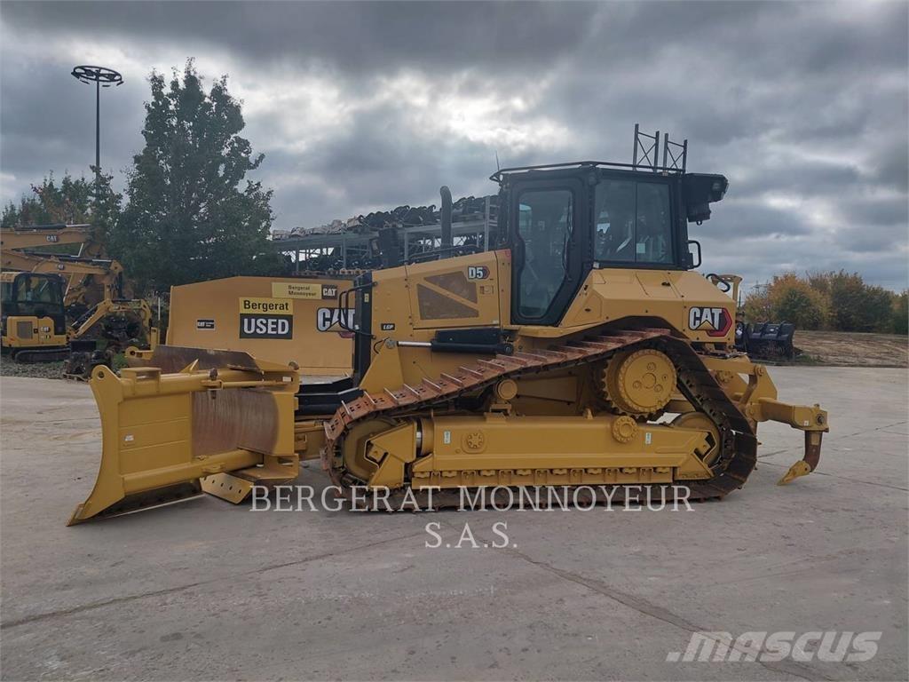 CAT D5 Pásové dozéry