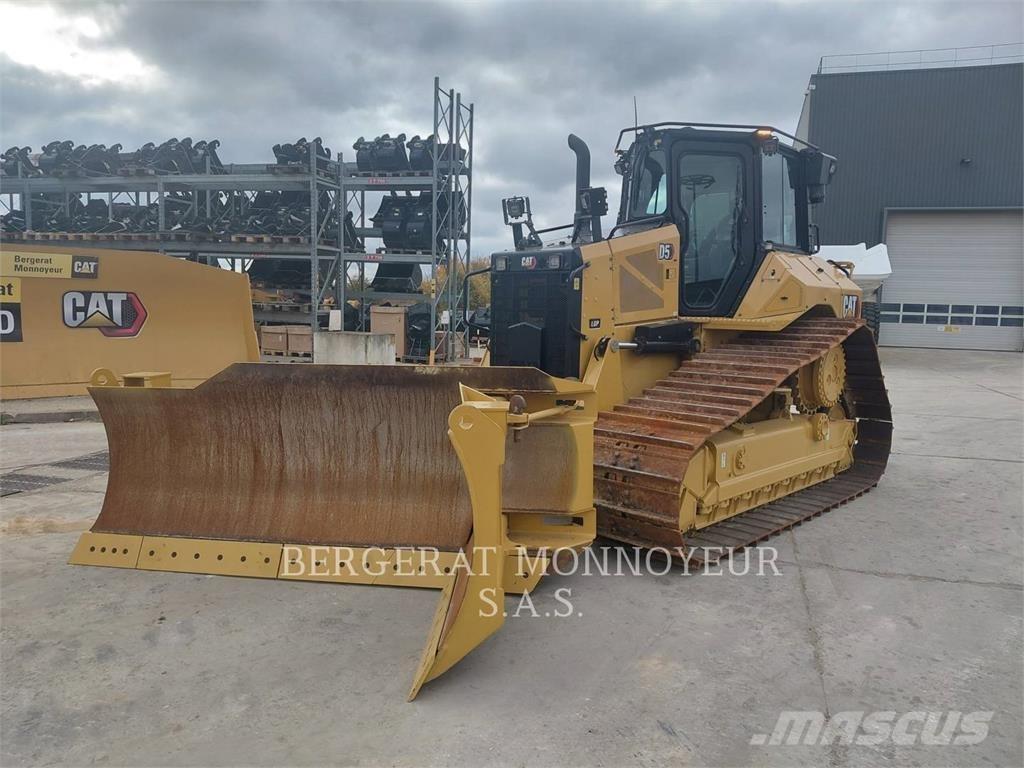 CAT D5 Pásové dozéry