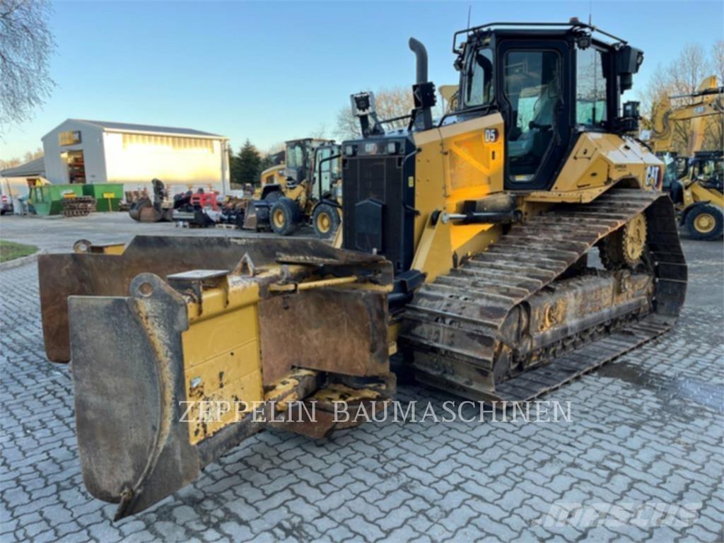 CAT D5 Pásové dozéry