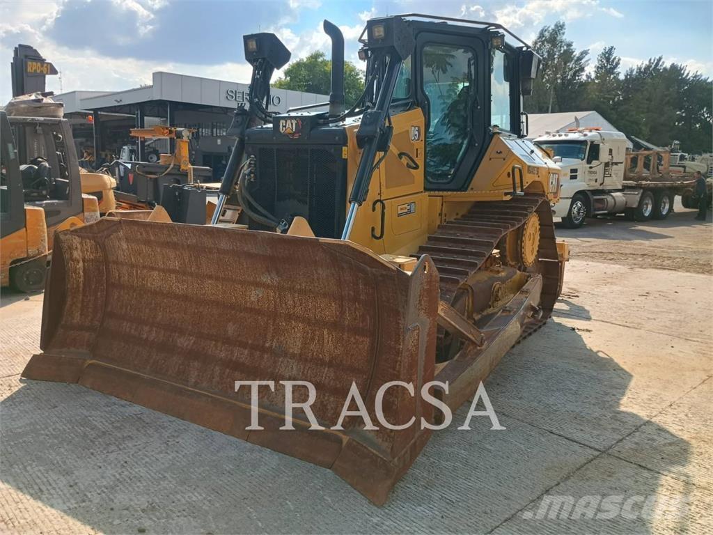 CAT D5 Zájazdové autobusy