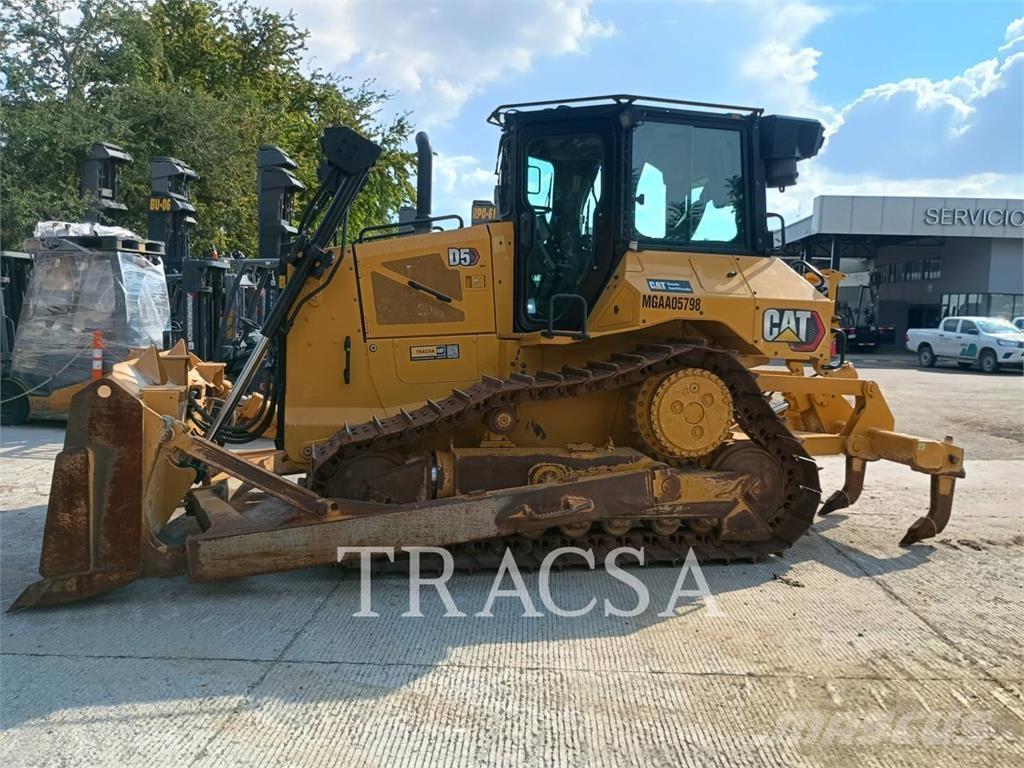 CAT D5 Zájazdové autobusy