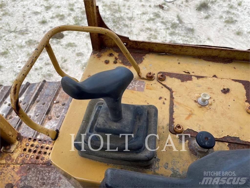 CAT D5M Pásové dozéry