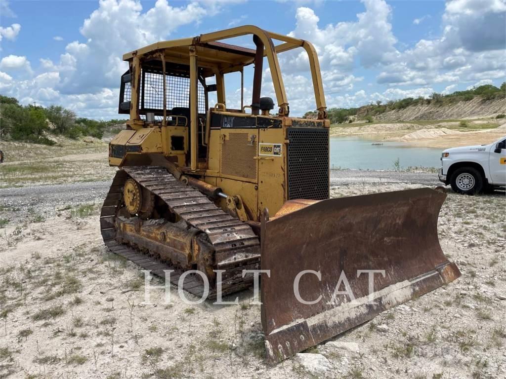 CAT D5M Pásové dozéry