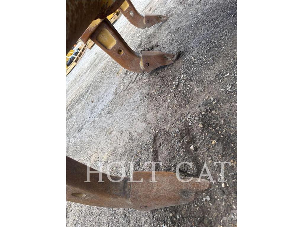 CAT D6 Pásové dozéry