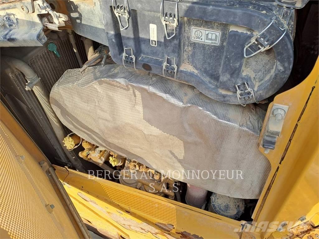 CAT D6 XE Pásové dozéry