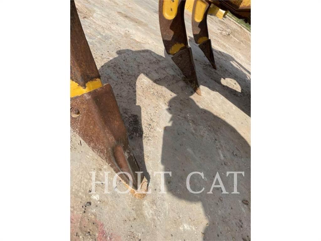 CAT D6 XL Pásové dozéry