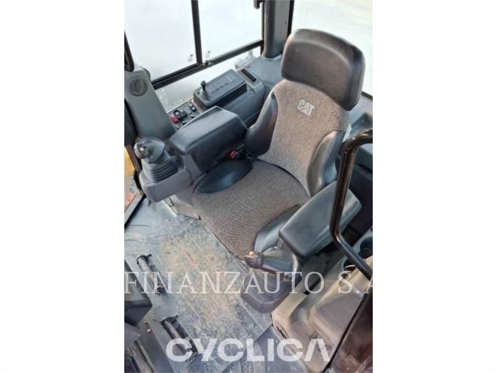 CAT D6K Pásové dozéry