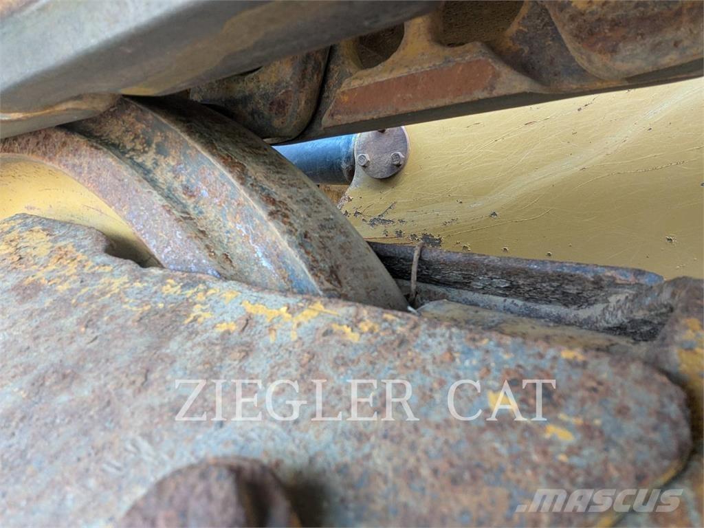 CAT D6K2 Pásové dozéry