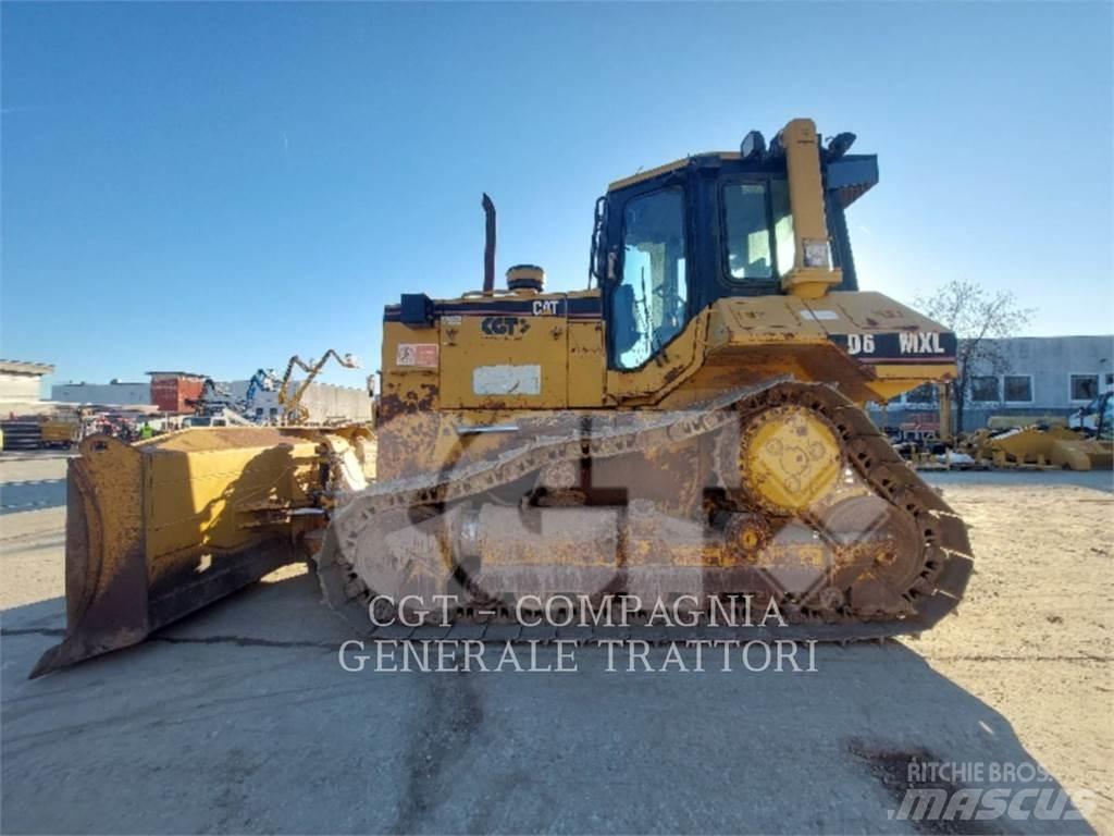 CAT D6M Pásové dozéry
