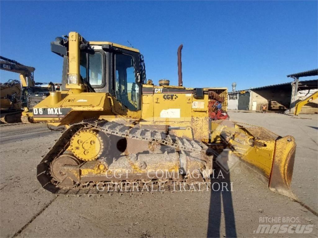 CAT D6M Pásové dozéry