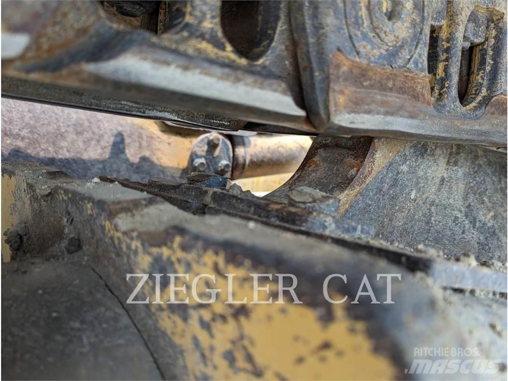CAT D6N Pásové dozéry