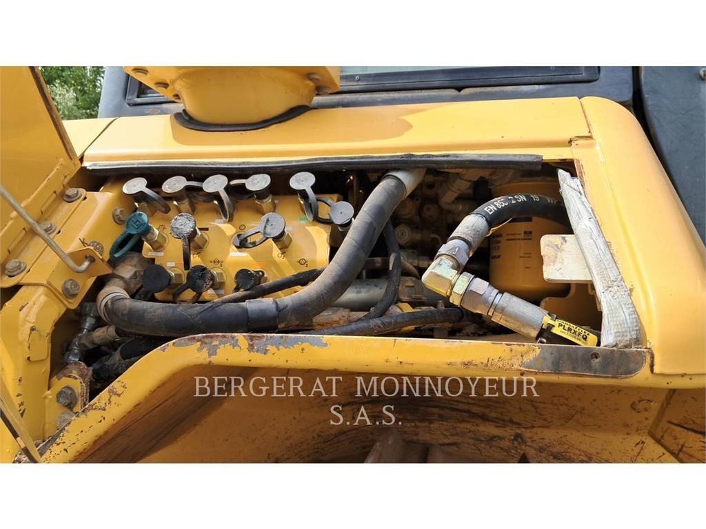 CAT D6NXL Pásové dozéry