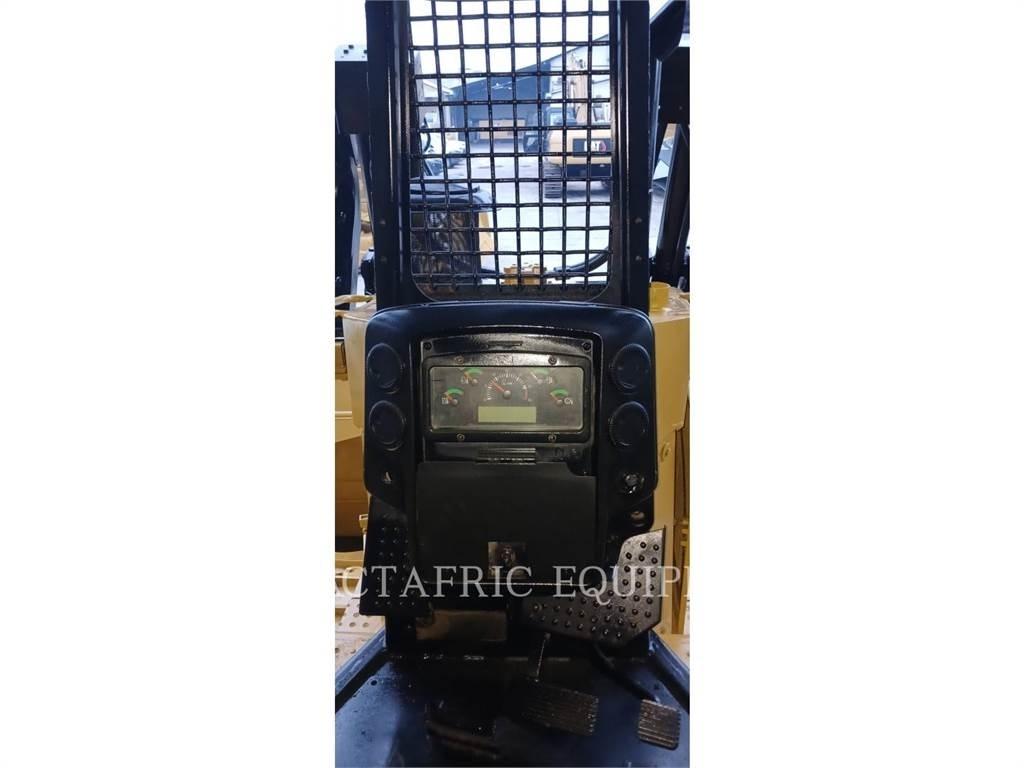 CAT D6R2 Pásové dozéry