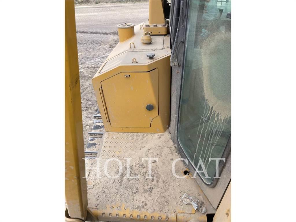 CAT D6T Pásové dozéry