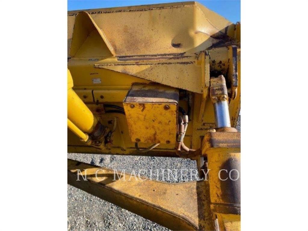 CAT D6T Pásové dozéry