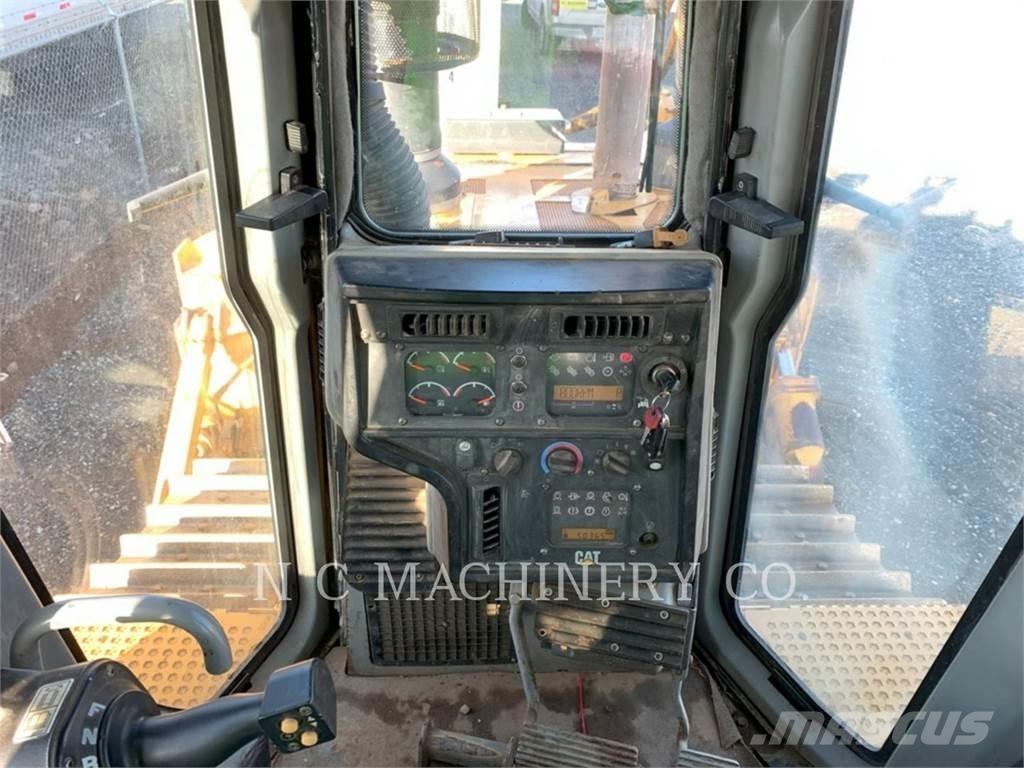 CAT D6T Pásové dozéry