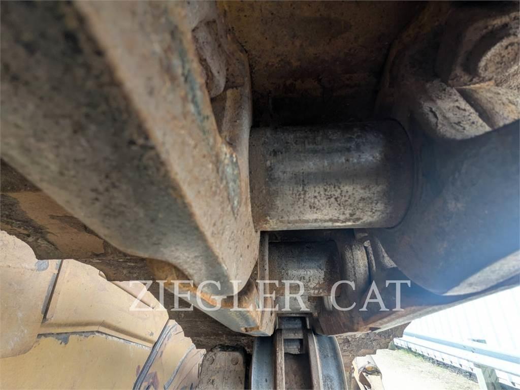 CAT D6T Pásové dozéry