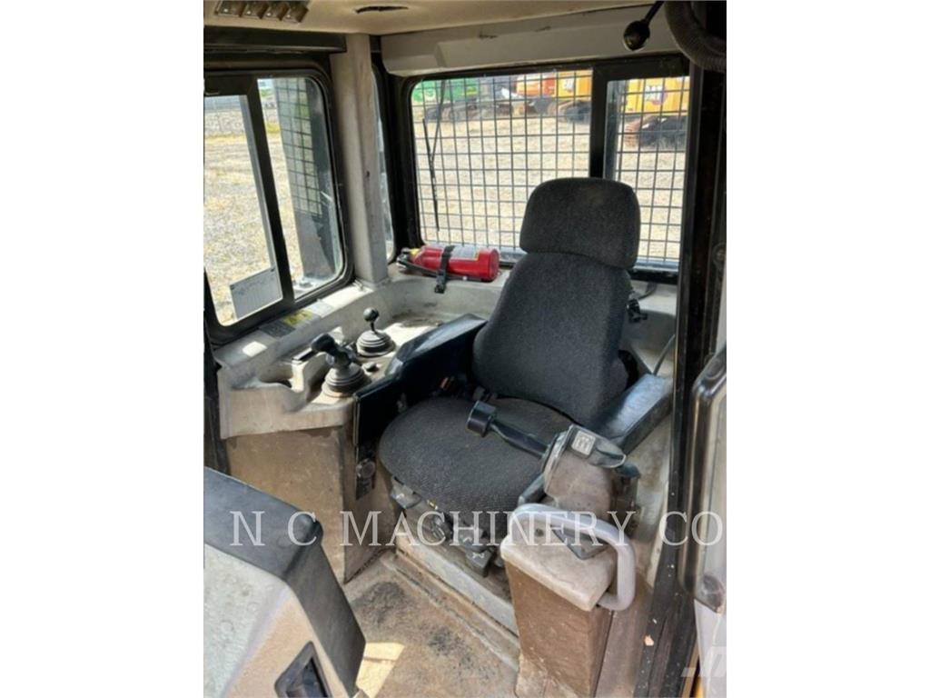 CAT D6T Pásové dozéry