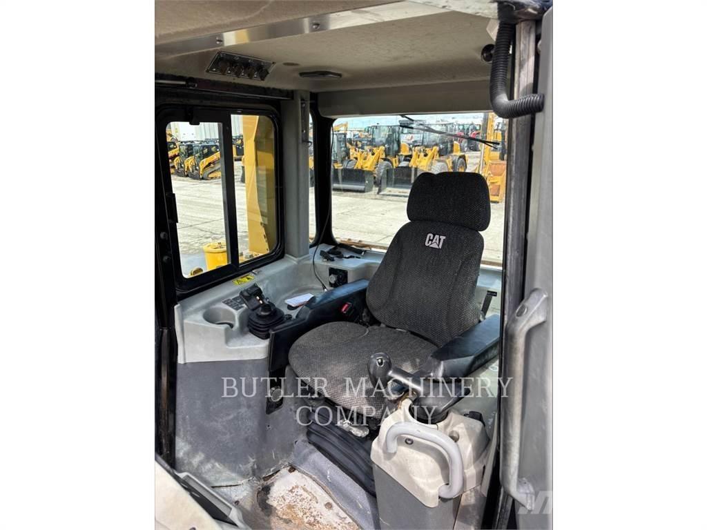CAT D6T Pásové dozéry