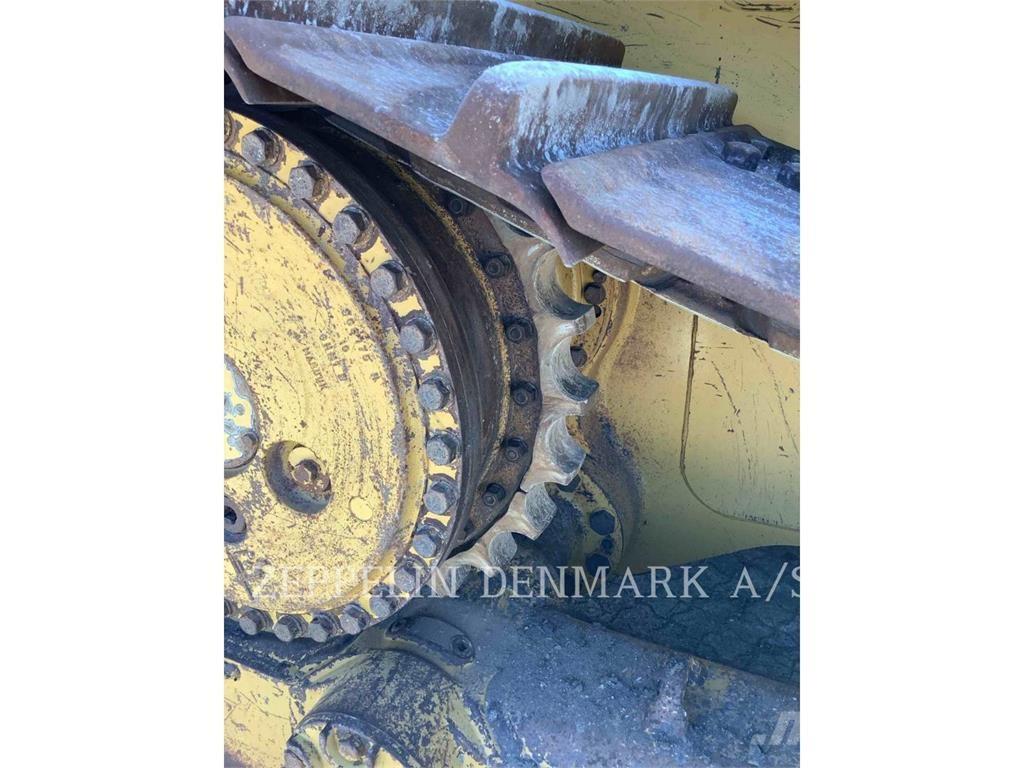 CAT D6T Pásové dozéry