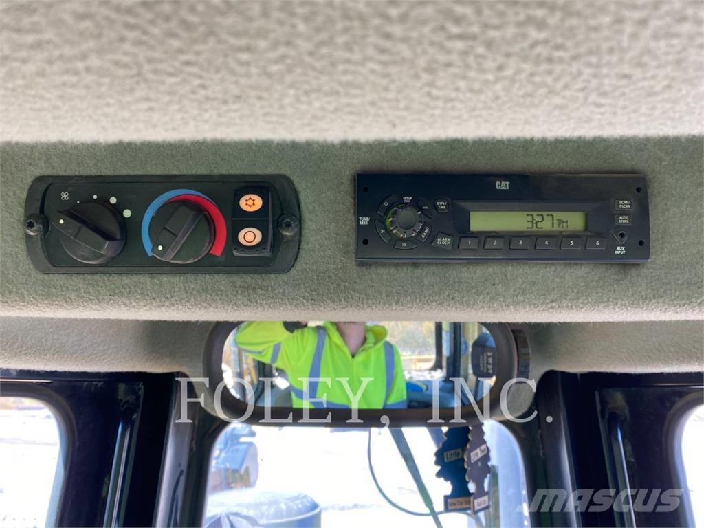 CAT D6T Pásové dozéry