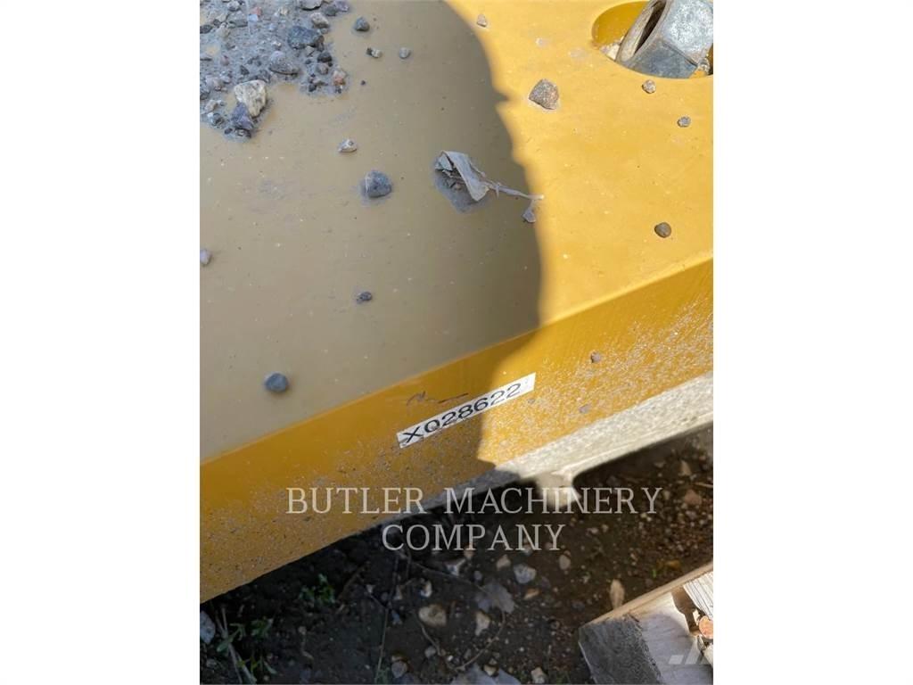 CAT D6T COUNTERWEIGHTS Stavebníctvo - ostatné
