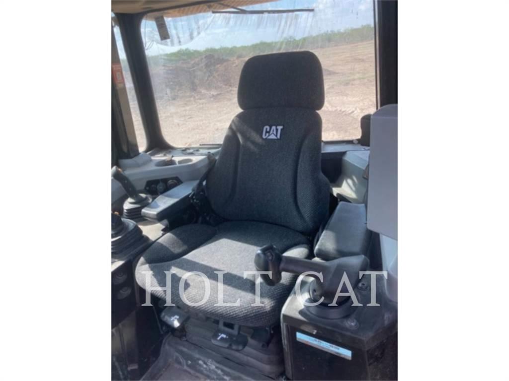CAT D6T XWVP Pásové dozéry