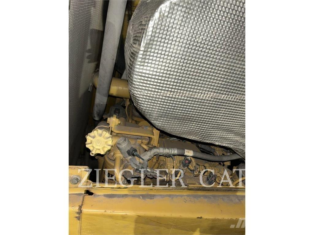 CAT D6T4FLGPA Pásové dozéry