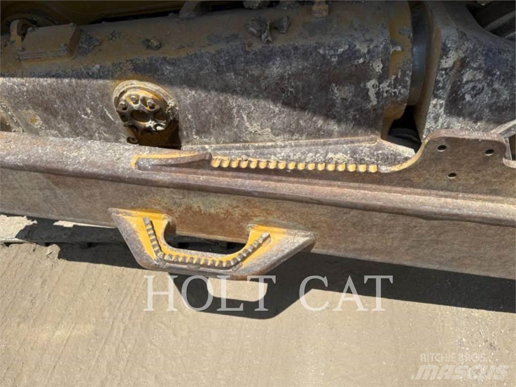 CAT D7 Pásové dozéry