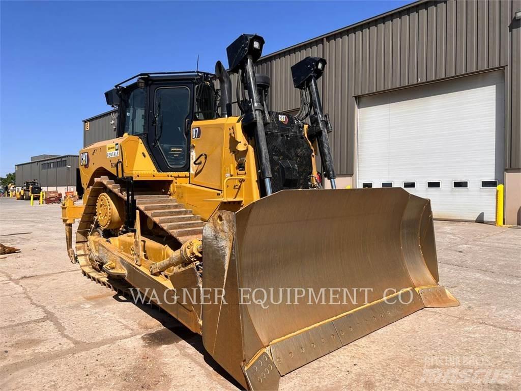 CAT D7 Pásové dozéry