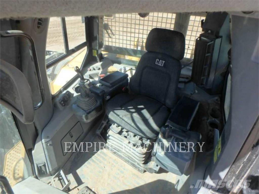 CAT D7E Pásové dozéry