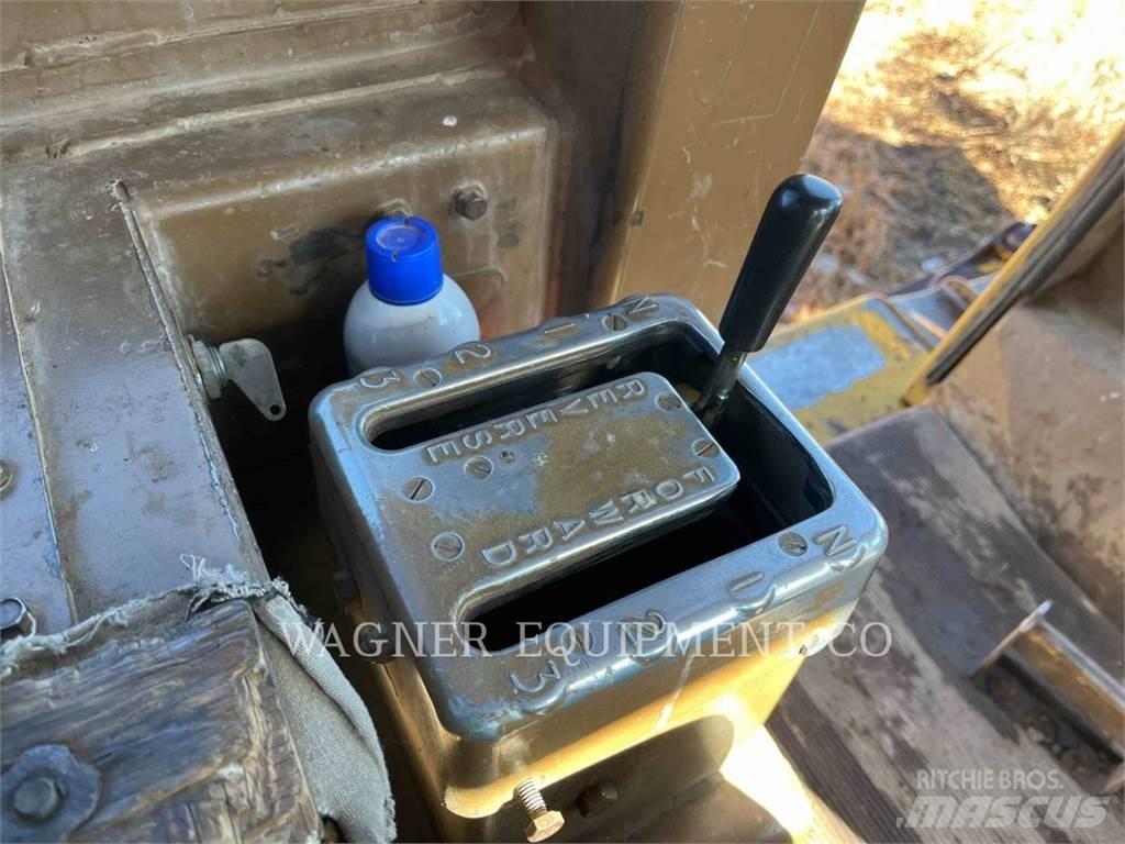 CAT D7G Pásové dozéry