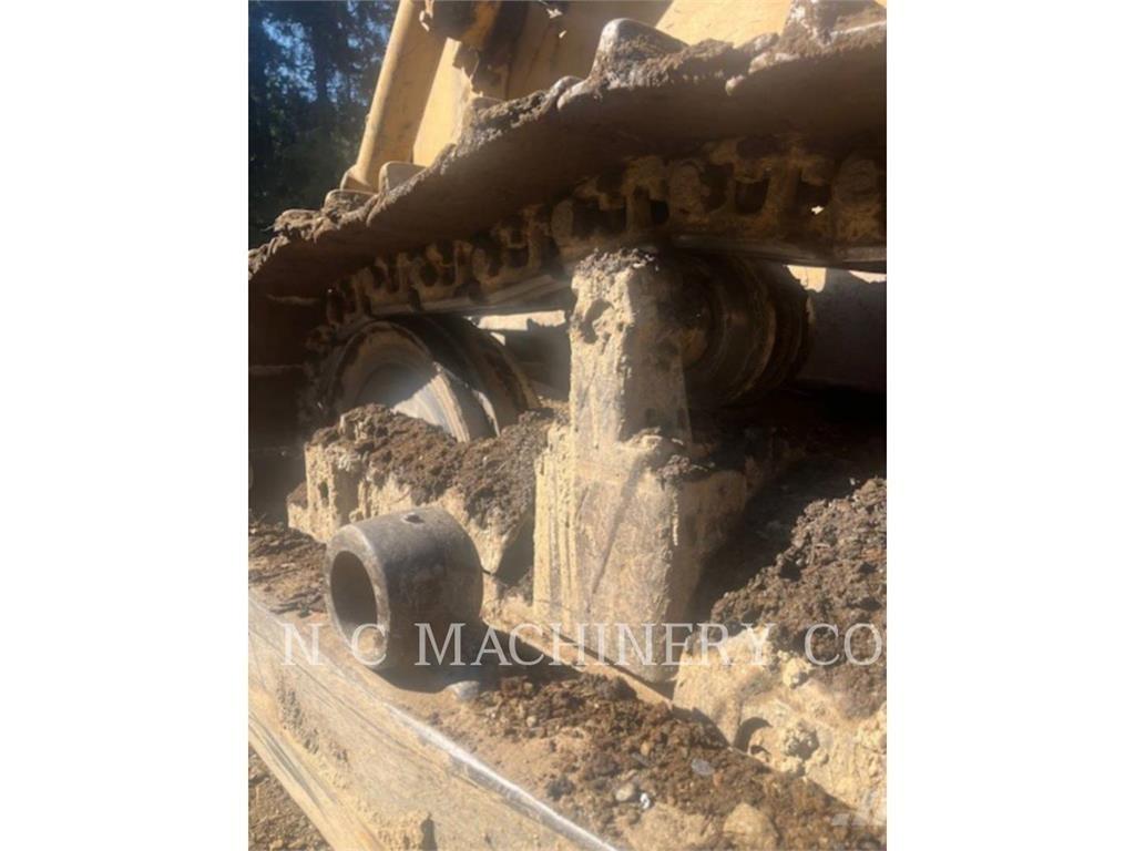 CAT D7G Pásové dozéry