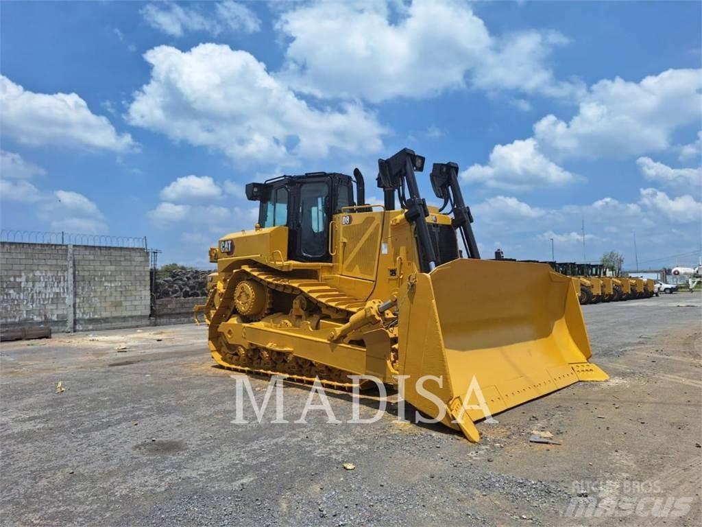 CAT D8 Pásové dozéry