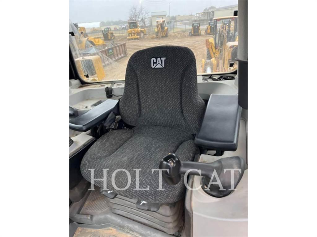 CAT D8 Pásové dozéry