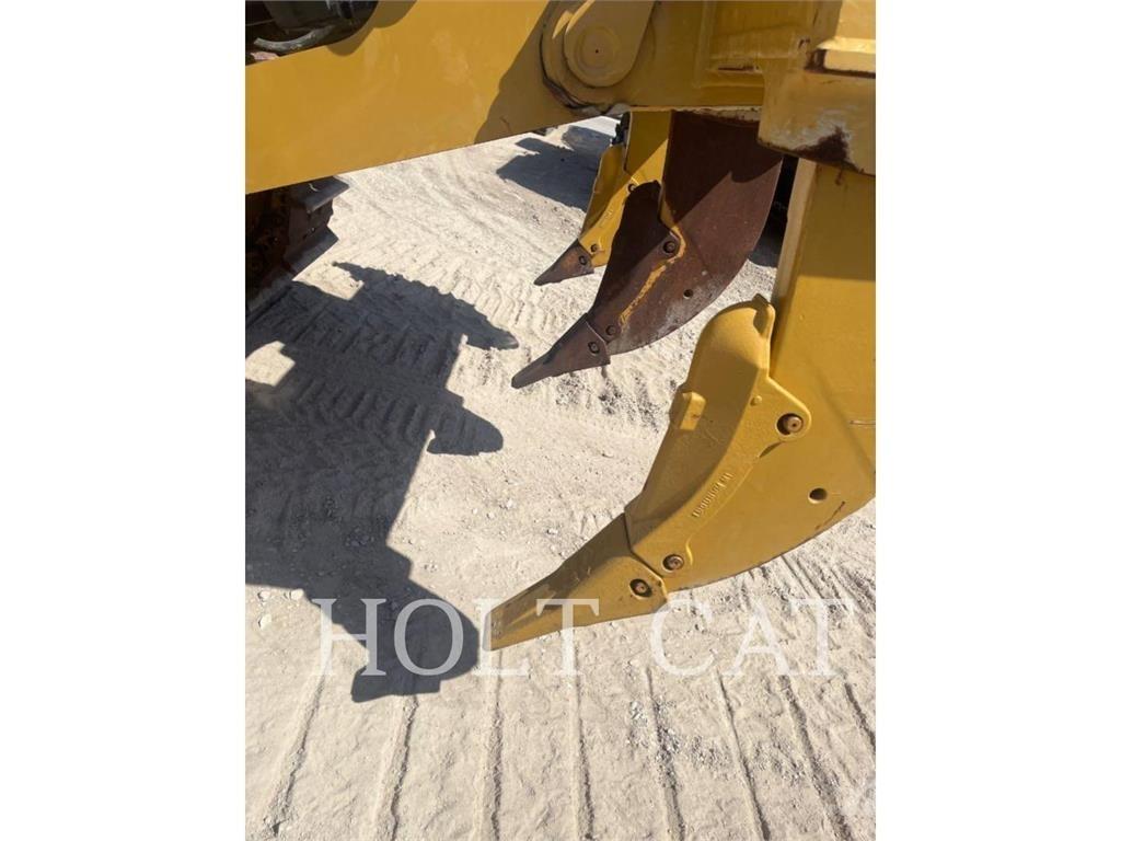 CAT D8 Pásové dozéry