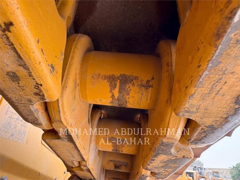 CAT D8-19 Pásové dozéry