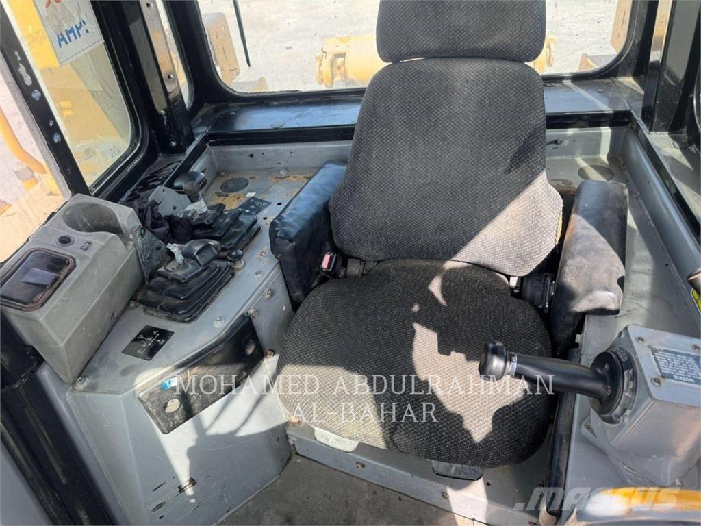CAT D8RLRC Pásové dozéry