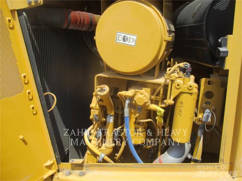 CAT D8T Pásové dozéry