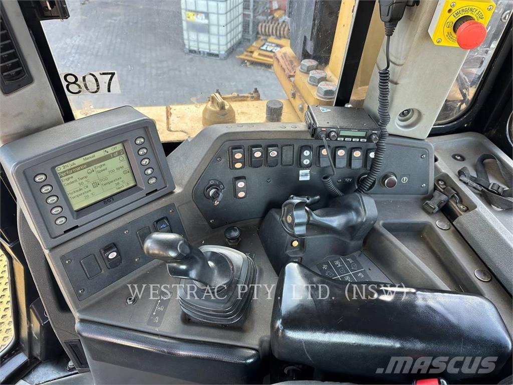 CAT D8T Pásové dozéry