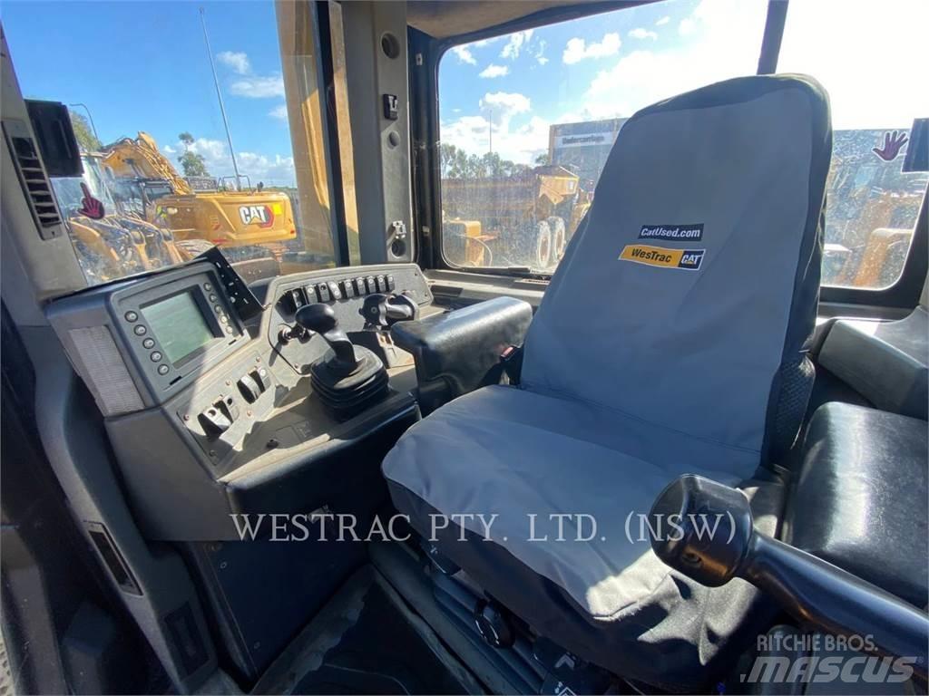 CAT D8T Pásové dozéry