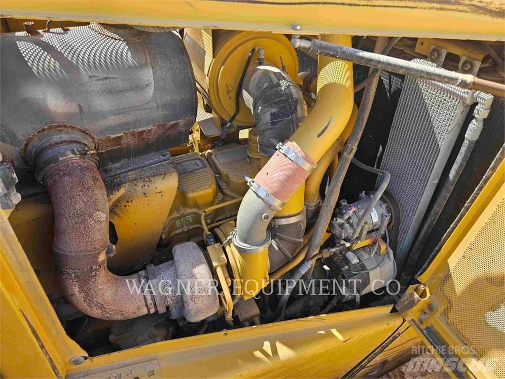 CAT D8T Pásové dozéry