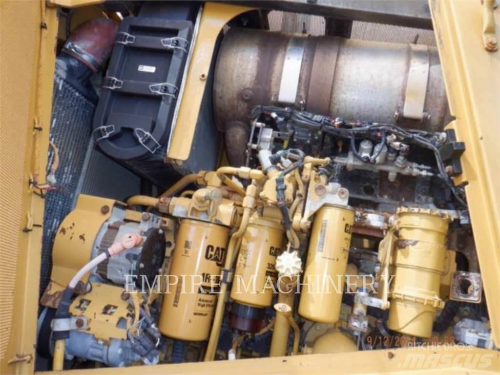 CAT D8T Pásové dozéry
