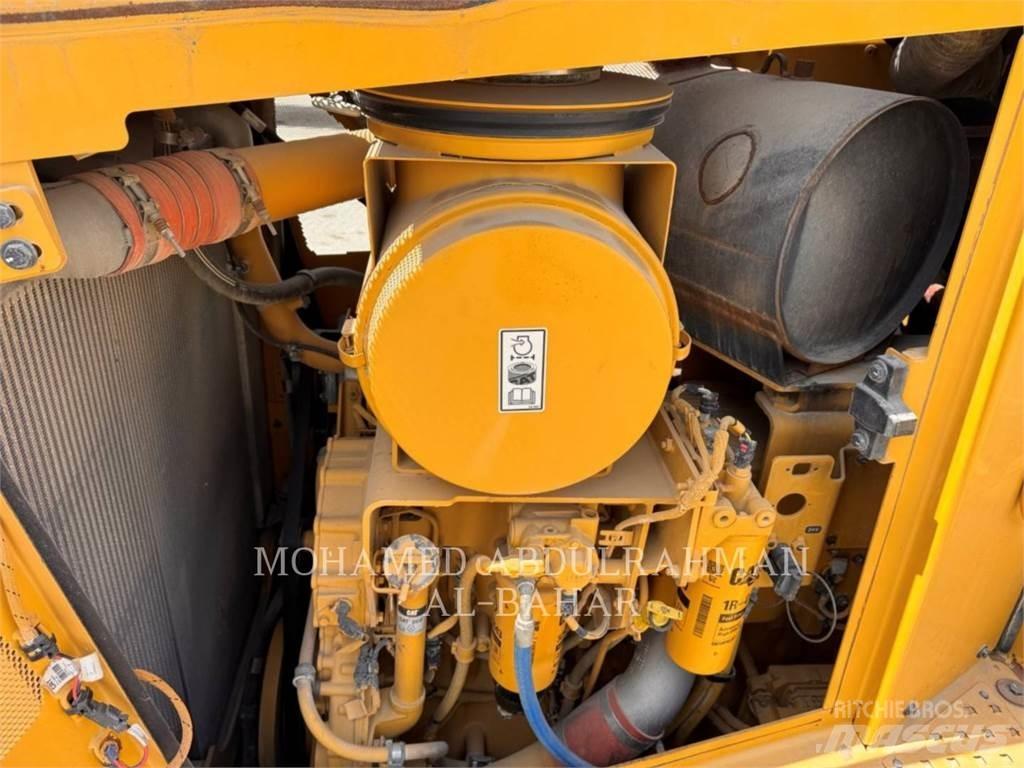 CAT D8T Pásové dozéry