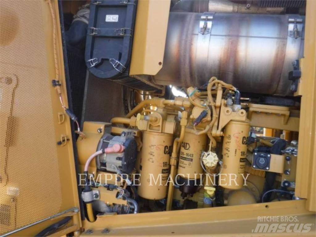 CAT D8T Pásové dozéry