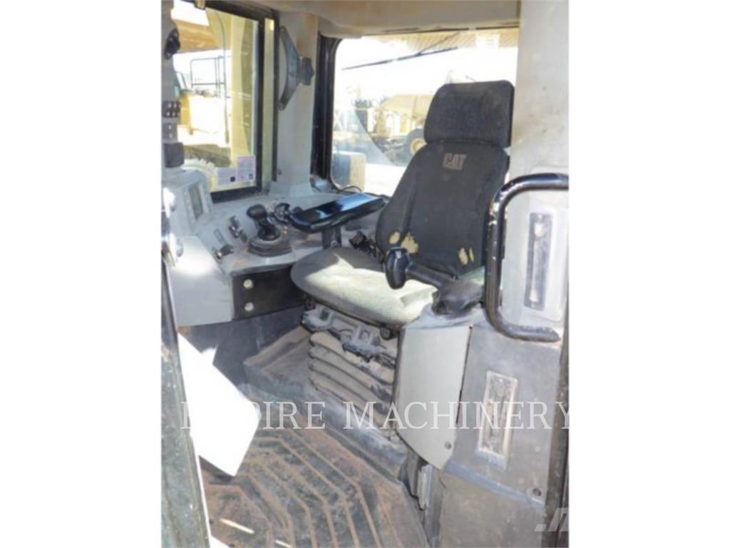 CAT D8T Pásové dozéry