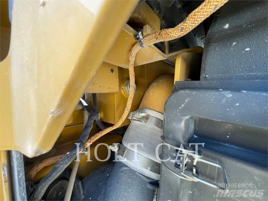 CAT D8T Pásové dozéry
